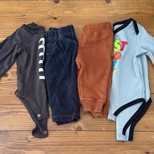 Baby Clothing Set -‎ Bodysuits and Pants